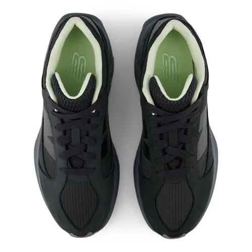 2C2E2D_New-Balance-Warped-Runner_LUNAR-NEW-YEAR_UWRPDLN_img2