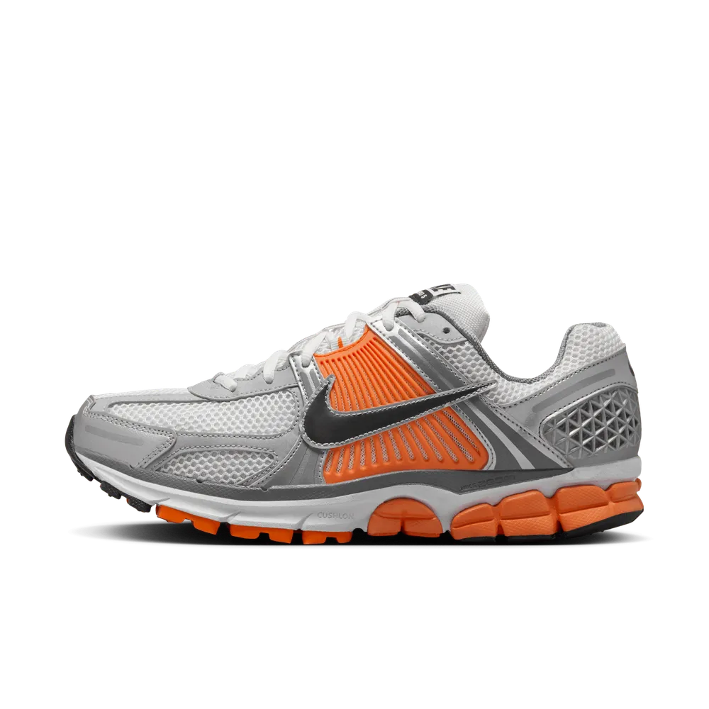E16431_Nike-Zoom-Vomero-5_PLATINUM-TINT-SAFETY-ORANGE_FJ4151-002_img0