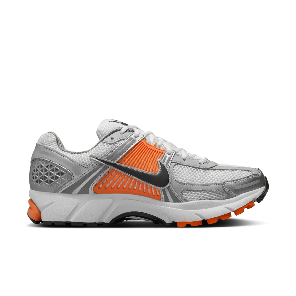 E16431_Nike-Zoom-Vomero-5_PLATINUM-TINT-SAFETY-ORANGE_FJ4151-002_img2