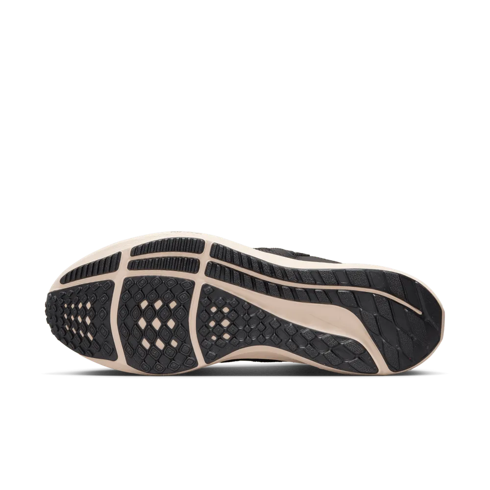 29272A_Patta-Running-Team-x-Nike-Air-Huarache-Plus_BLACK-_FJ4201-001_img2