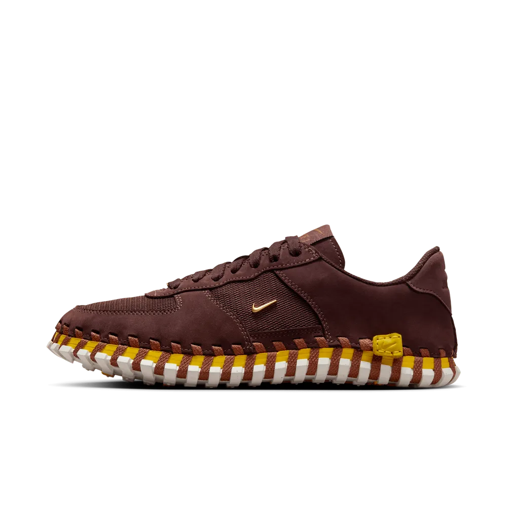 3B2725_Jacquemus-x-Nike-J-Force-1-Low-LX_EARTH-BROWN_DR0424-200_img0
