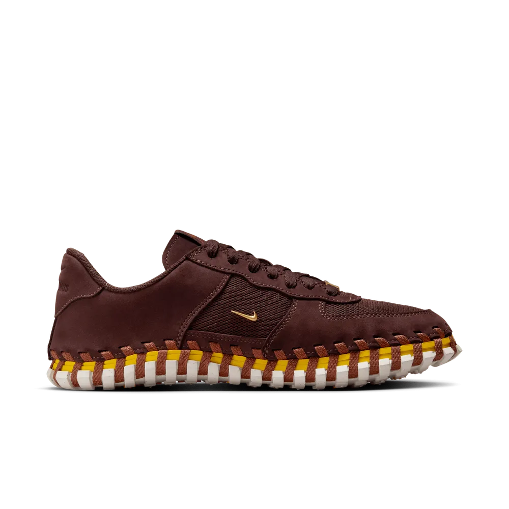 3B2725_Jacquemus-x-Nike-J-Force-1-Low-LX_EARTH-BROWN_DR0424-200_img2
