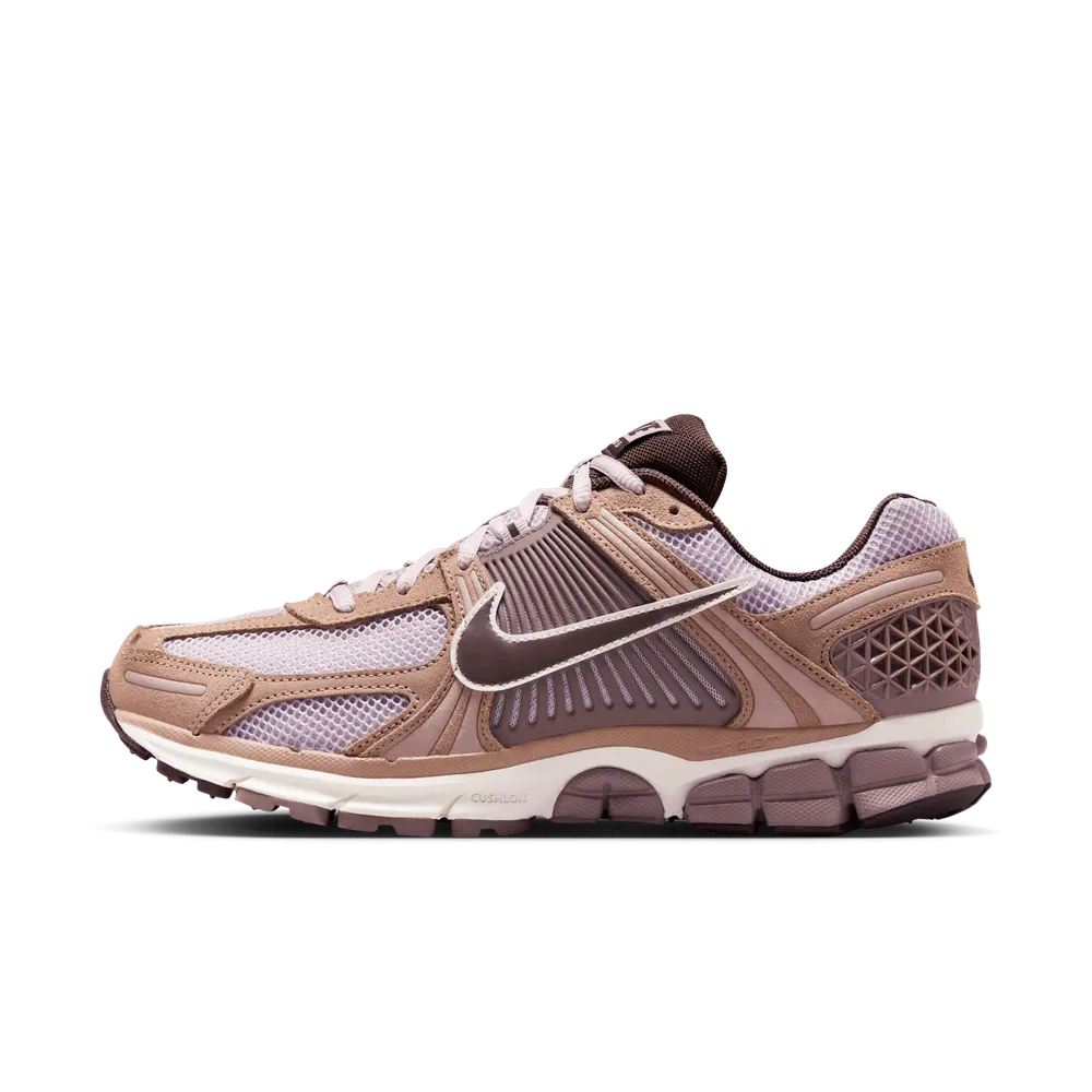 C69981_Nike-Zoom-Vomero-5_DUSTED-CLAY_HF1553-200_img0