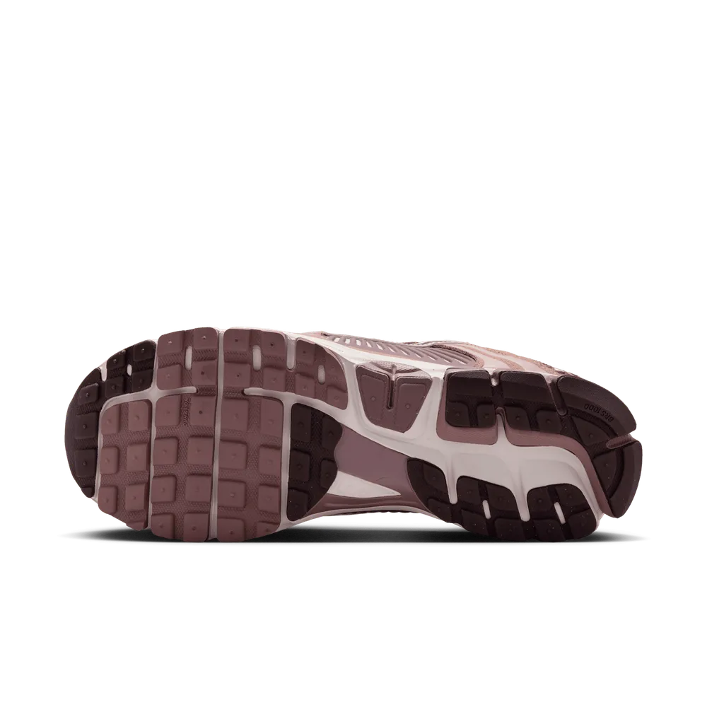 C69981_Nike-Zoom-Vomero-5_DUSTED-CLAY_HF1553-200_img1