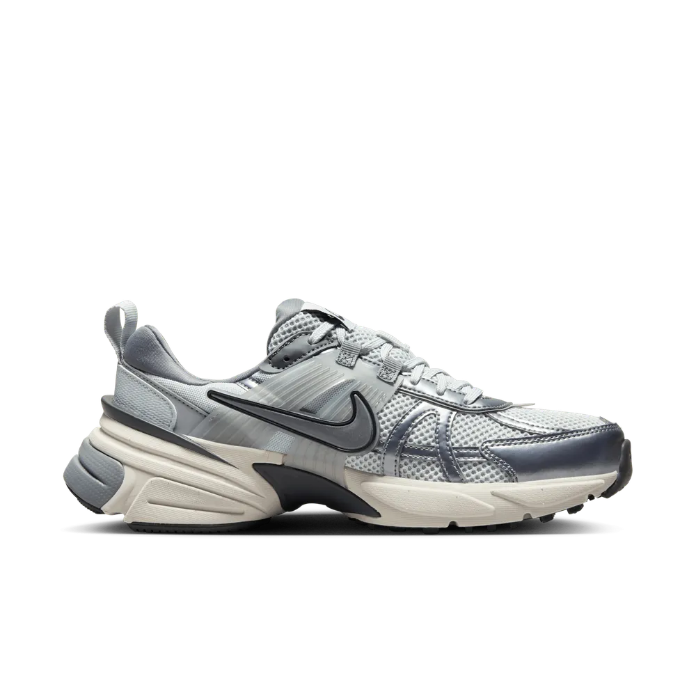 434856_Nike-V2K-Run-WMNS_PURE-PLATINIUM-WOLF-GREY_FD0736-003_img3