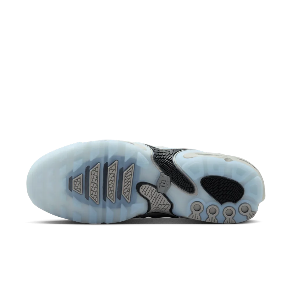 B2B2B2_Nike-Air-Max-Plus-Drift_LIGHT-SMOKE-GREY_FD4290-002_img2