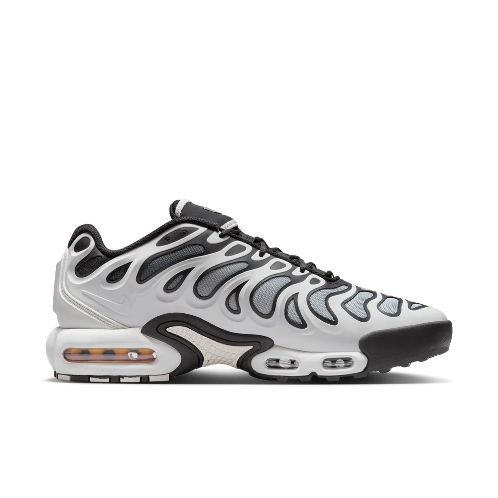 262327_Nike-Air-Max-Plus-Drift_WHITE-BLACK_FD4290-101_img2