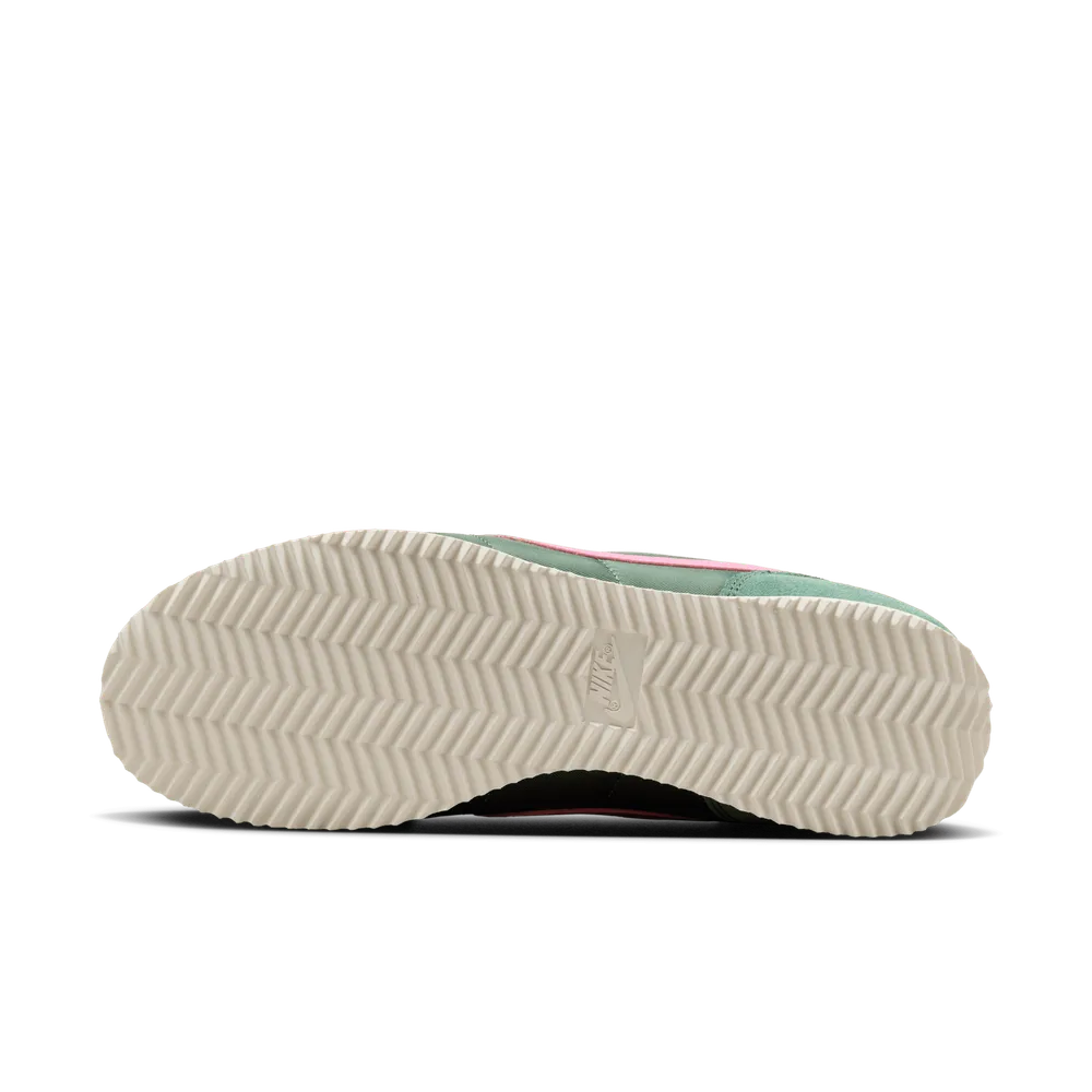 F67BB2_Nike-Cortez-Textile_WATERMELON_HF9994-300_img1