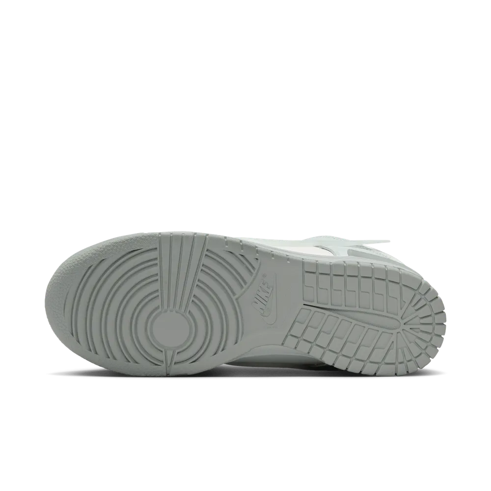 C5CAC6_Nike-Dunk-Low-Twist_LIGHT-SILVER_DZ2794-004_img1