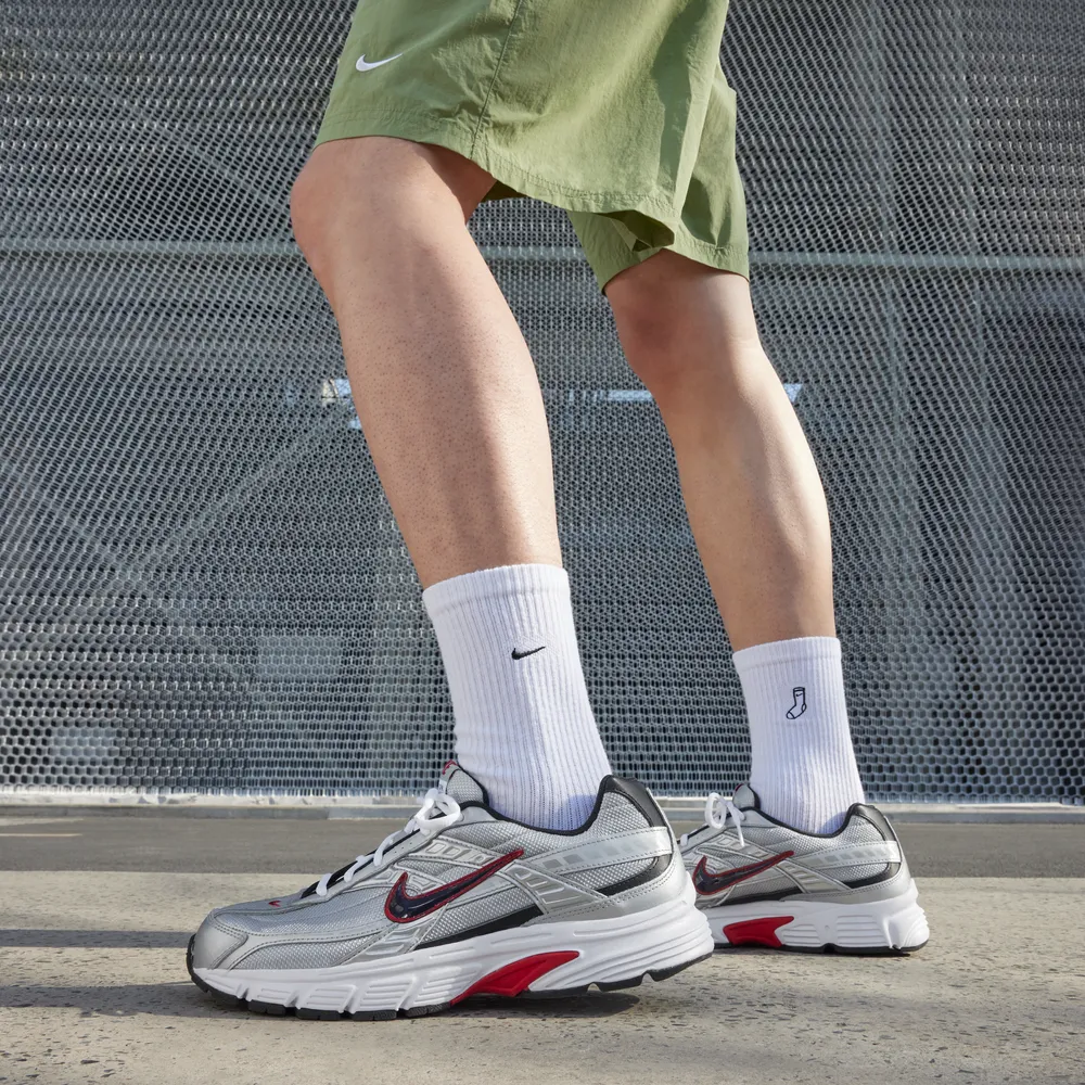 A70421_Nike-Initiator_METALLIC-SILVER-RED_394055-001_img1