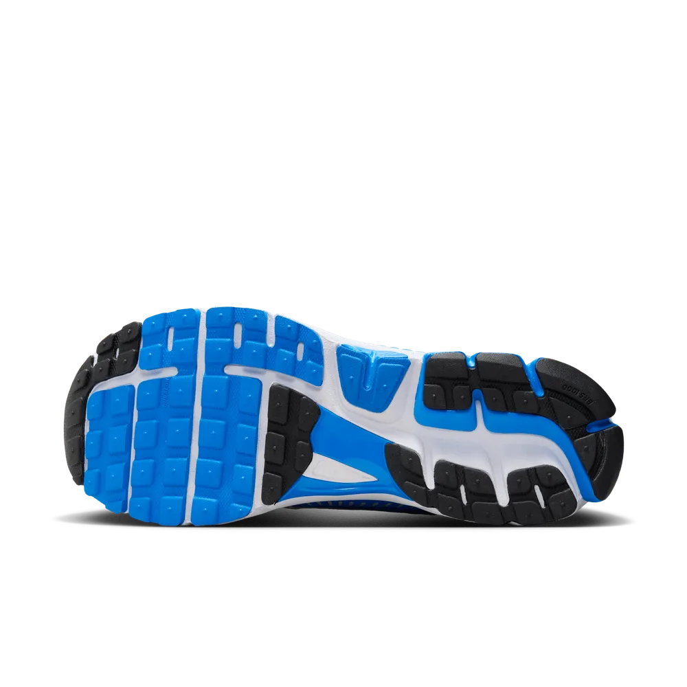 0997E4_Nike-Zoom-Vomero-5_METALLIC-SILVER_FJ4151-100_img1