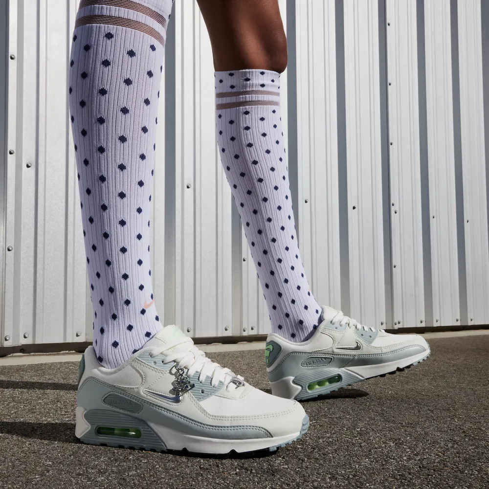 B9BBB6_Nike-Air-Max-90-Next-Nature_MOLTEN-METAL_FN6948-100_img2