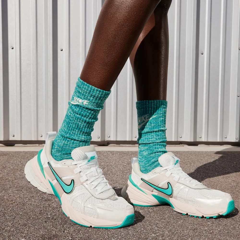 009594_Nike-V2K-Run_WHITE-DUSTY-CACTUS_FD0736-105_img1