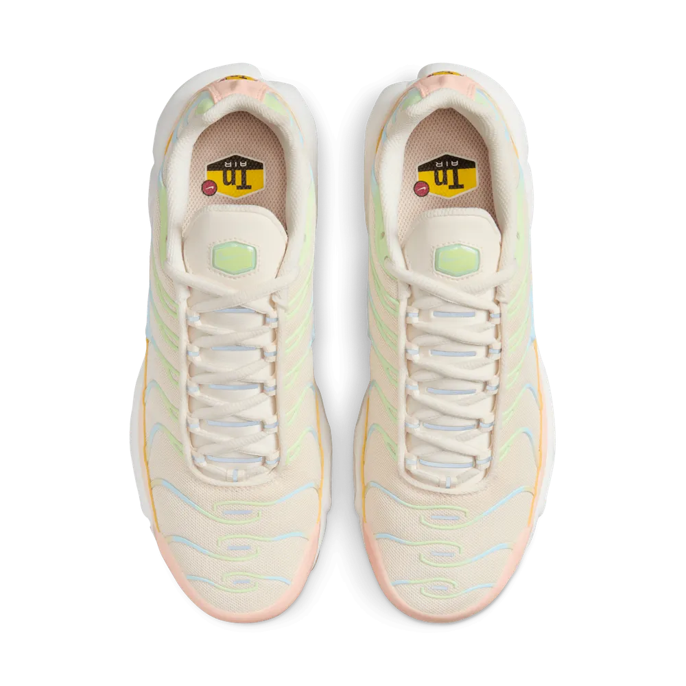 EED1C3_Nike-Air-Max-Plus-WMNS_CRIMSON-TINT_DZ3671-800_img3