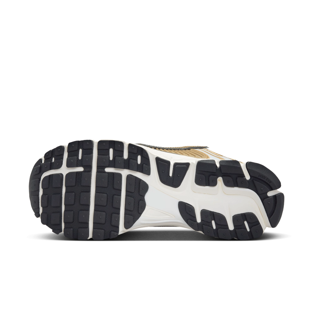 D3B077_Nike-Zoom-Vomero-5_METALLIC-GOLD_HF7723-001_img2