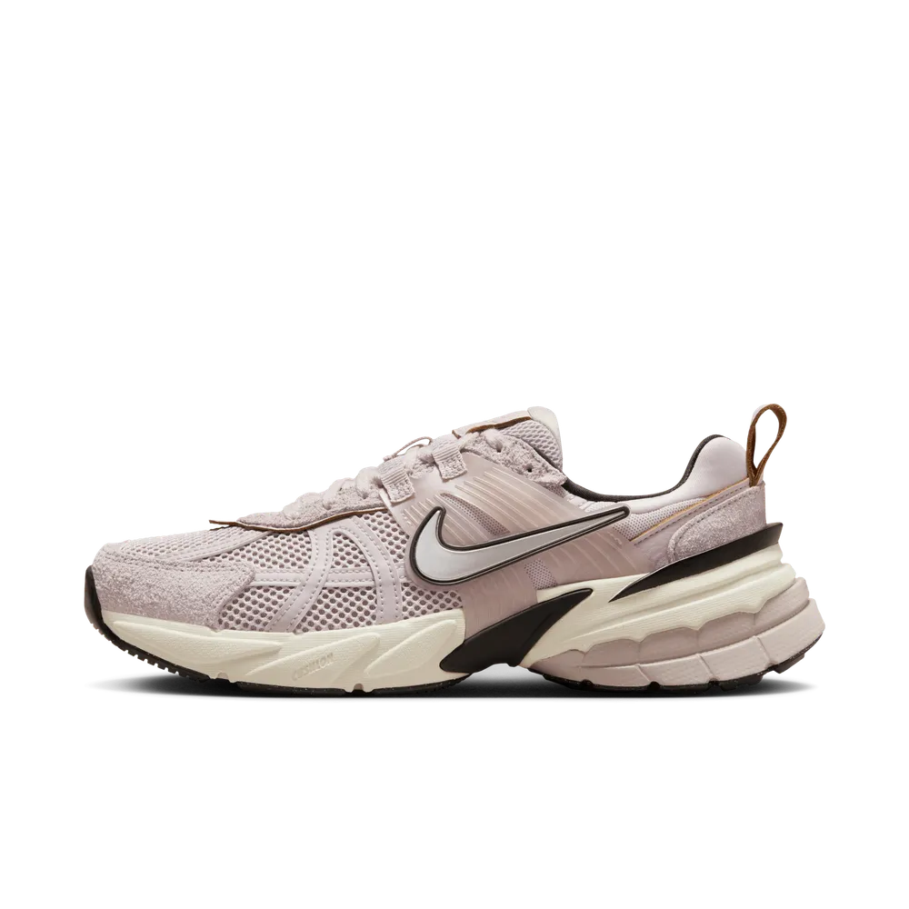B7A5A5_Nike-V2k-Run_PLATINUM-VIOLET_FN6703-001_img0