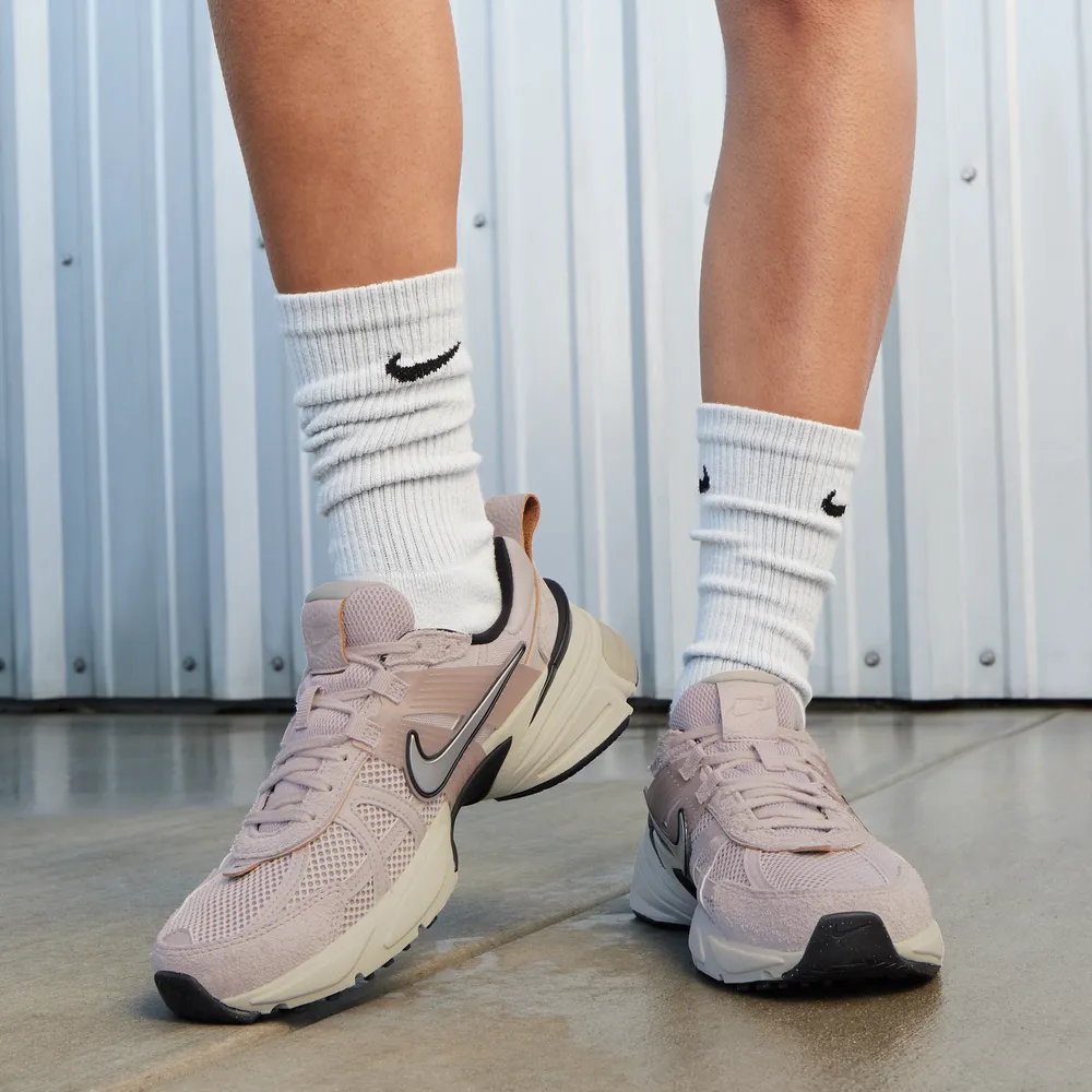 B7A5A5_Nike-V2k-Run_PLATINUM-VIOLET_FN6703-001_img1