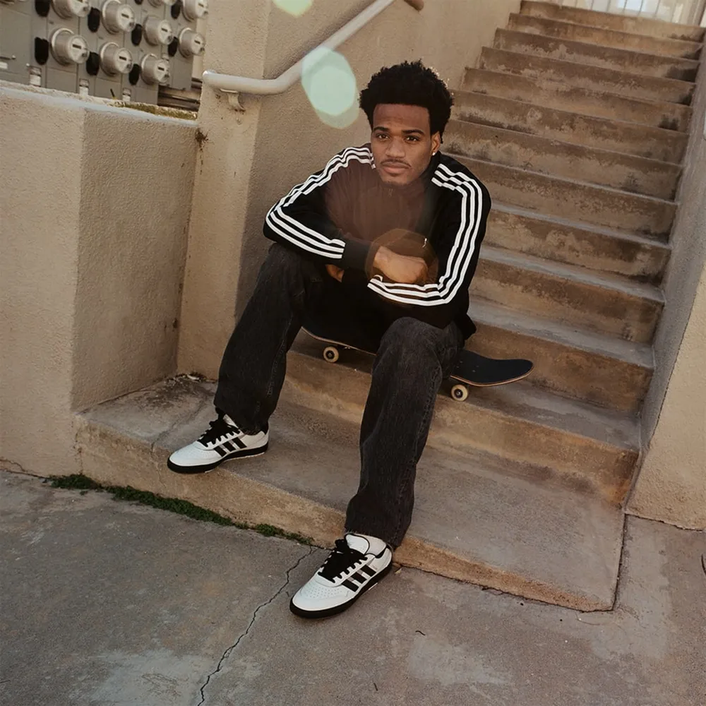 353537_Adidas-Tyshawn-II_BLACK-WHITE_IF9712_img1