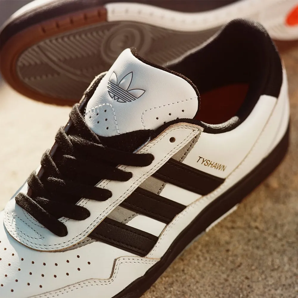 353537_Adidas-Tyshawn-II_BLACK-WHITE_IF9712_img2