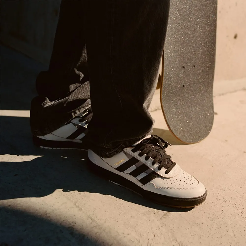 353537_Adidas-Tyshawn-II_BLACK-WHITE_IF9712_img3