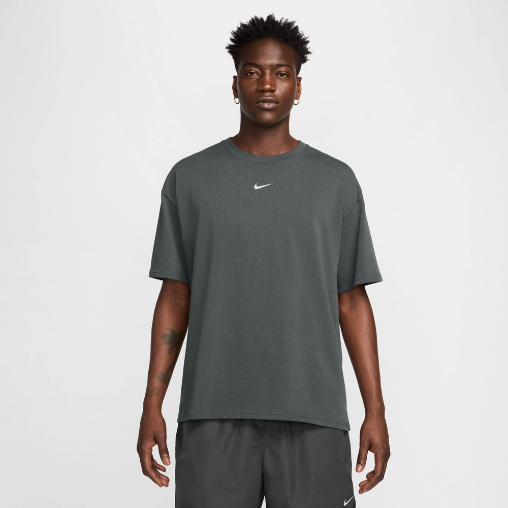 484850_NOCTA-x-NikeLab-Tee-Shirt_ANTHRACITE_FN7663-060_img1