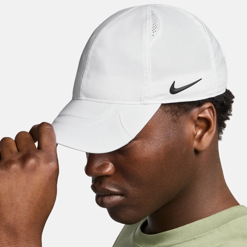 585657_NOCTA-x-NikeLab-Club-Cap_WHITE-BLACK_FV5541-100_img3