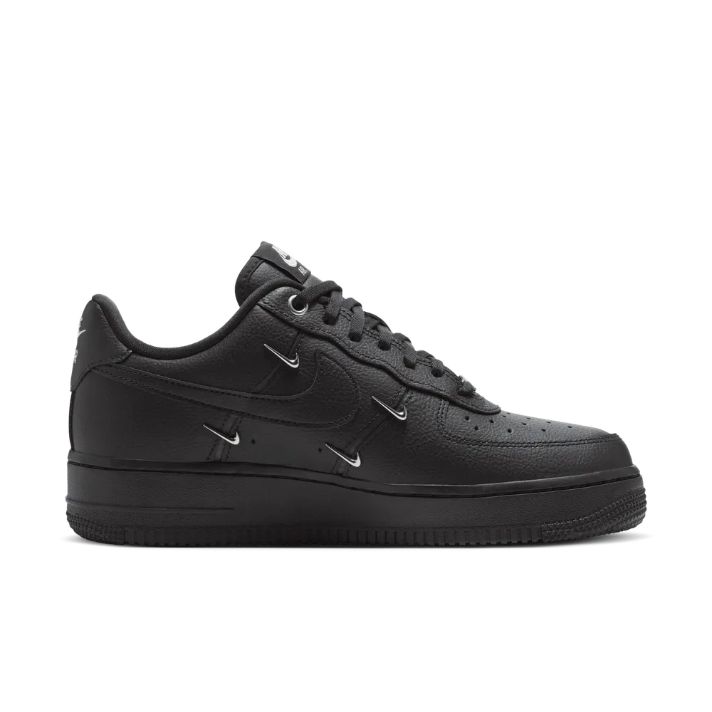 413F41_Nike-Air-Force-1-Low-WMNS_BLACK-SILVER-MINI-SWOOSH_HQ1180-001_img2
