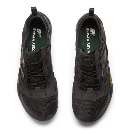424244_ISSEY-MIYAKE-x-New-Balance-MT10OV1_BLACK-PHANTOM_MT10OIS_img2