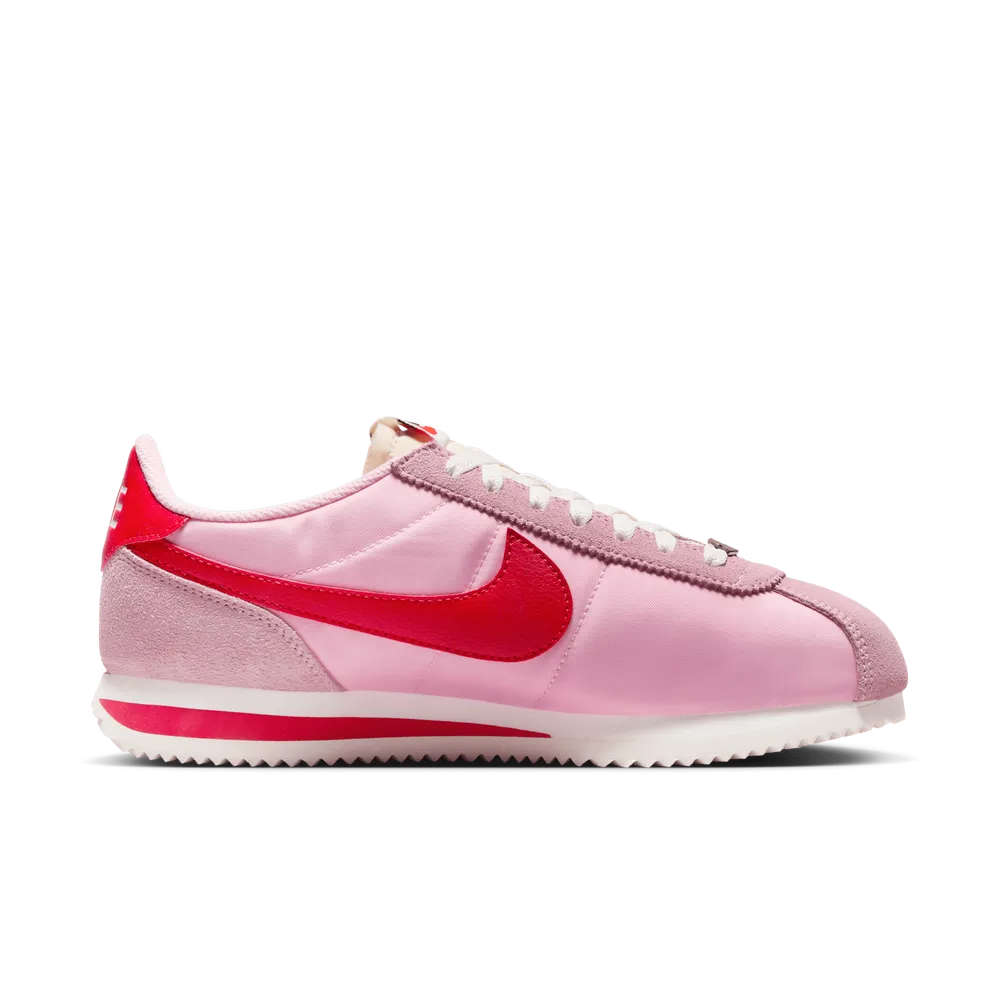 E4AEC0_Nike-Cortez_MEDIUM-SOFT-PINK_HF9994-600_img2