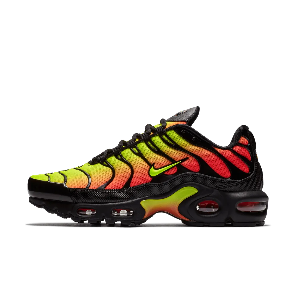 8CCE00_Nike-Air-Max-Plus-WMNS_VOLT-SOLAR-RED_AQ9979-001_img1