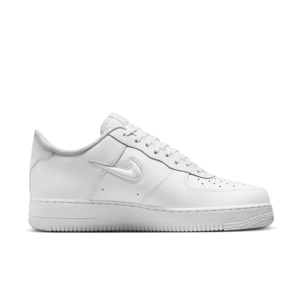 BDBDBD_Nike-Air-Force-1-Low-Jewel-Swoosh_TRIPLE-WHITE_HM0621-100_img2