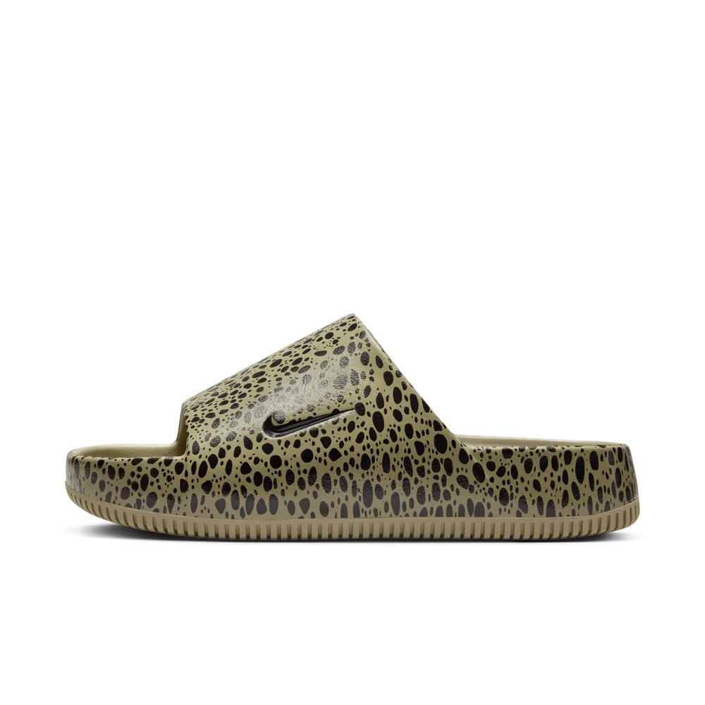 8A7D63_Nike-Calm-Slide_SAFARI-GREEN_HM5072-200_img1