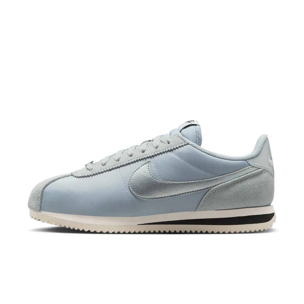 AAB9C0_Nike-Cortez-Textile_LIGHT-PUMICE_DZ2795-002_img0