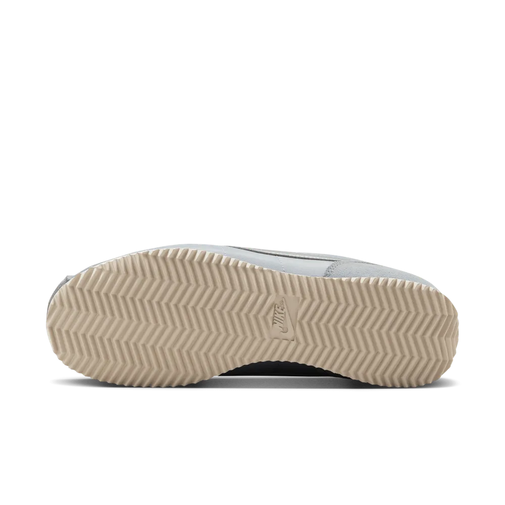 AAB9C0_Nike-Cortez-Textile_LIGHT-PUMICE_DZ2795-002_img1