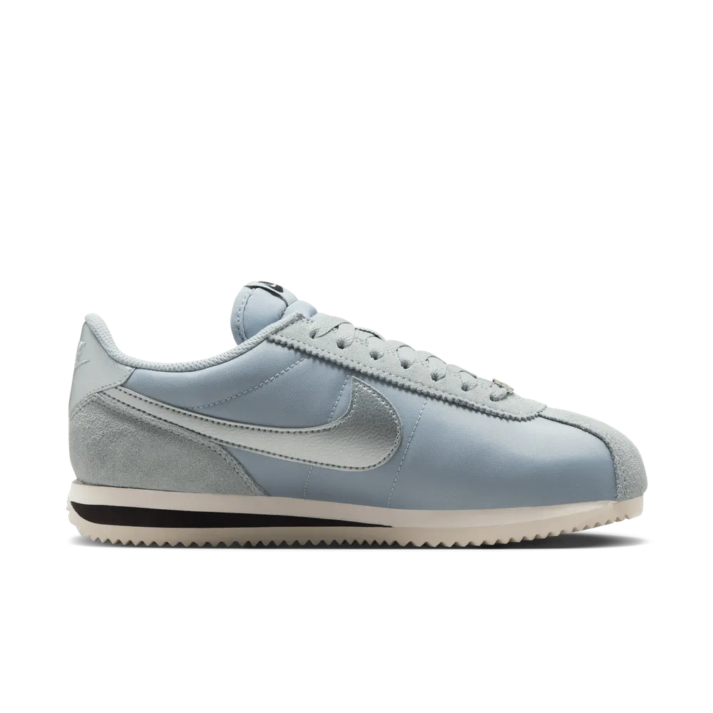 AAB9C0_Nike-Cortez-Textile_LIGHT-PUMICE_DZ2795-002_img2