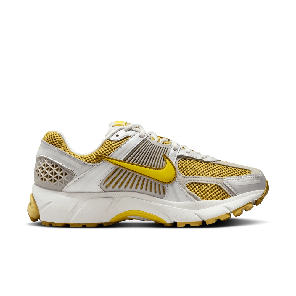 D5C823_Nike-Zoom-Vomero-5-WMNS_BRONZINE_HJ9607-700_img2