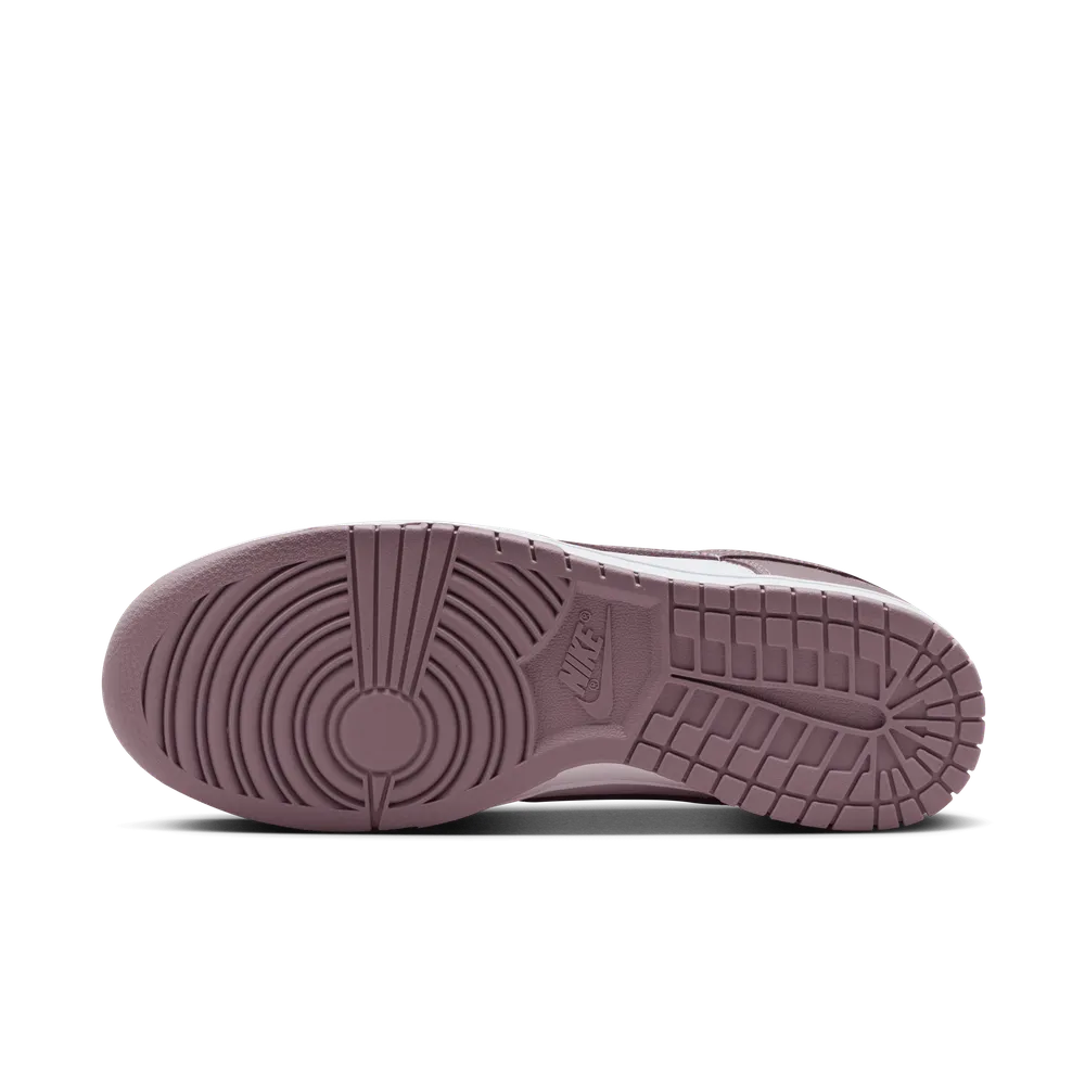 6F5A63_Nike-Dunk-Low_TAUPE-GREY_DV0833-112_img2