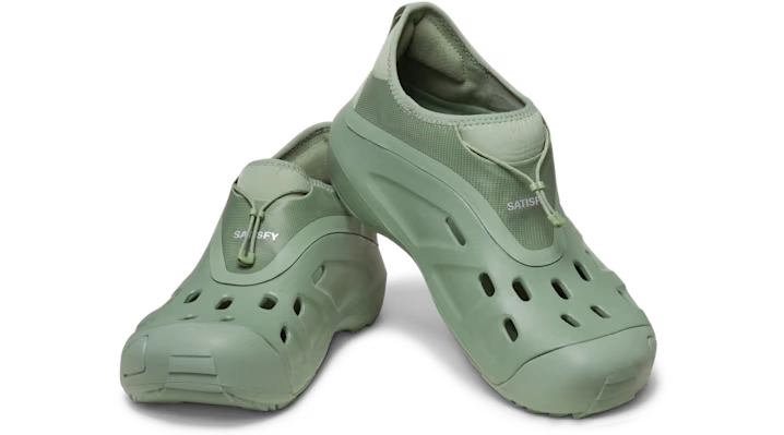 B4C2B1_Satisfy-x-Crocs-Quick-Trail-Low_MOSS-GREEN_209628-308_img1
