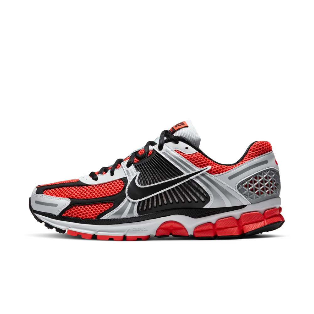 C91724_Nike-Zoom-Vomero-5-SE_BRIGHT-CRIMSON_CZ8667-600_img0