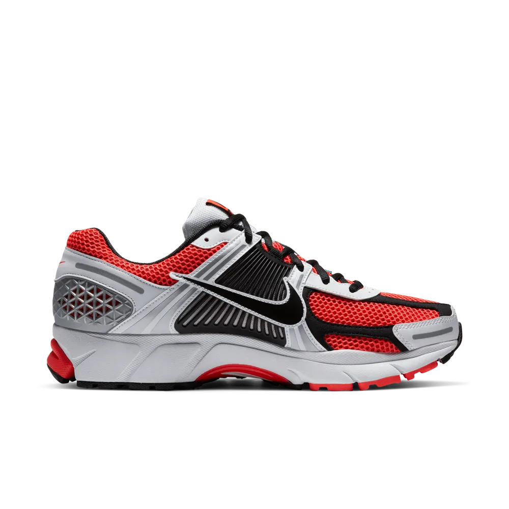 C91724_Nike-Zoom-Vomero-5-SE_BRIGHT-CRIMSON_CZ8667-600_img2