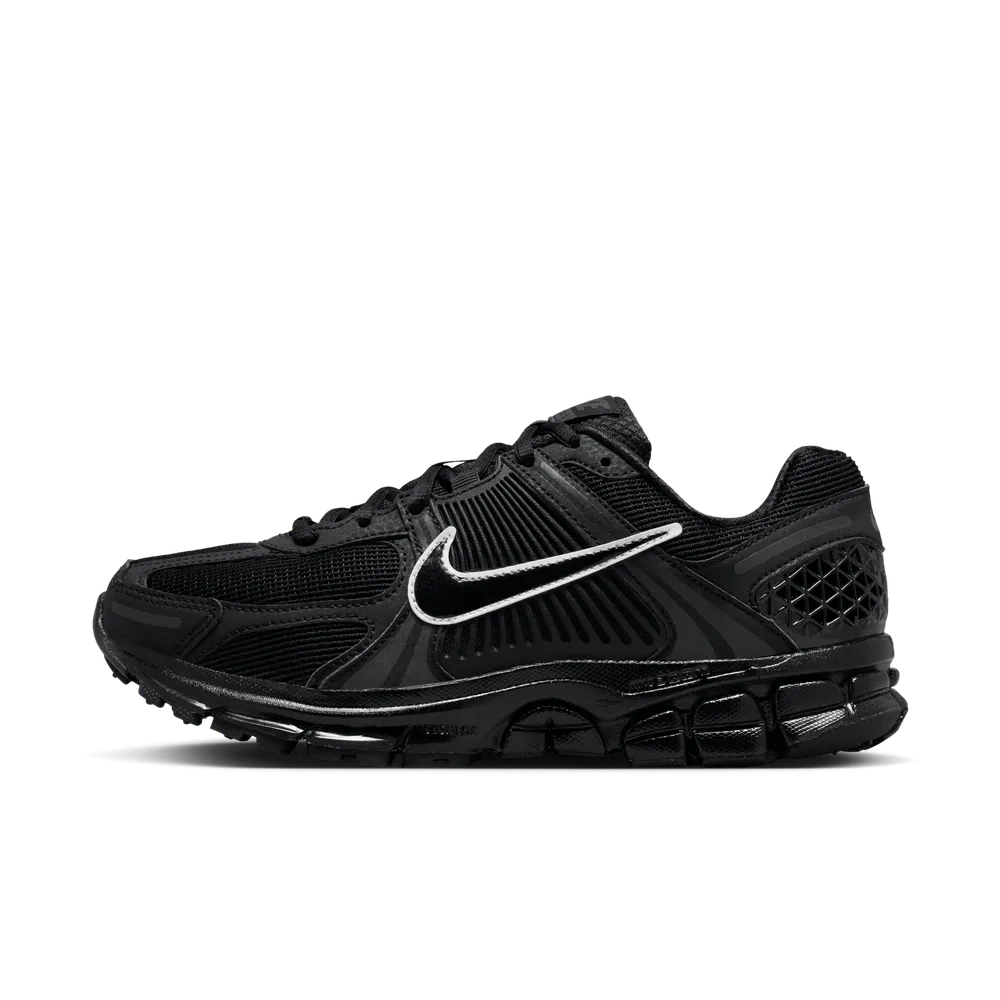 050709_Nike-Zoom-Vomero-5-WMNS_BLACK-WHITE_HM9986-001_img1