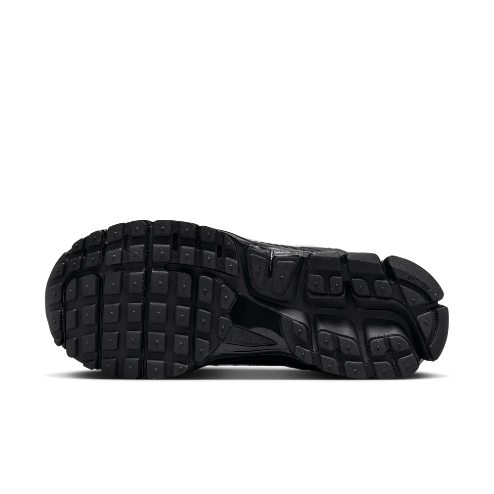 050709_Nike-Zoom-Vomero-5-WMNS_BLACK-WHITE_HM9986-001_img2