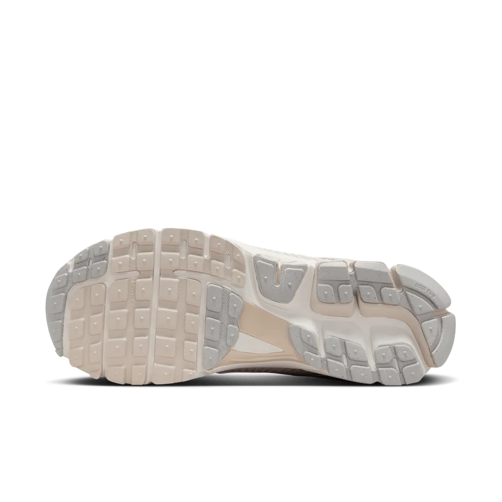 C1AEA4_Nike-Zoom-Vomero-5_LIGHT-OREWOOD-BROWN_HF1553-100_img2