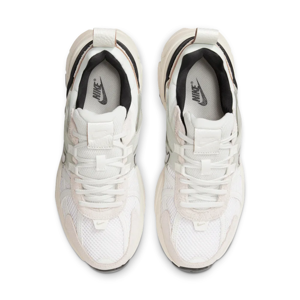 EBDED5_Nike-V2k-Run_SUMMIT-WHITE-LIGHT-OREWOOD-BROWN_FN6703-100_img3