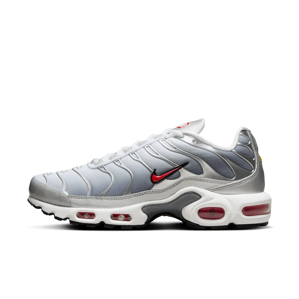 AC0003_Nike-Air-Max-Plus_SILVER-RED_HM9654-001_img1