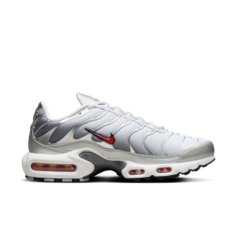 AC0003_Nike-Air-Max-Plus_SILVER-RED_HM9654-001_img3
