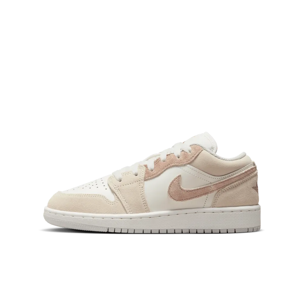 D2C2B1_Air-Jordan-1-Low-GS_LIGHT-BROWN-WHITE_HF1863-200_img0