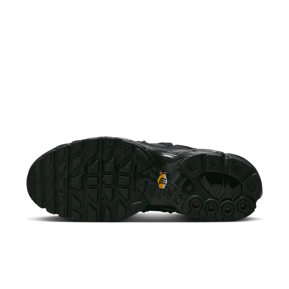 131A19_Nike-Air-Max-Plus-Utility_BLACK-METALLIC-SILVER_FD0670-001_img2