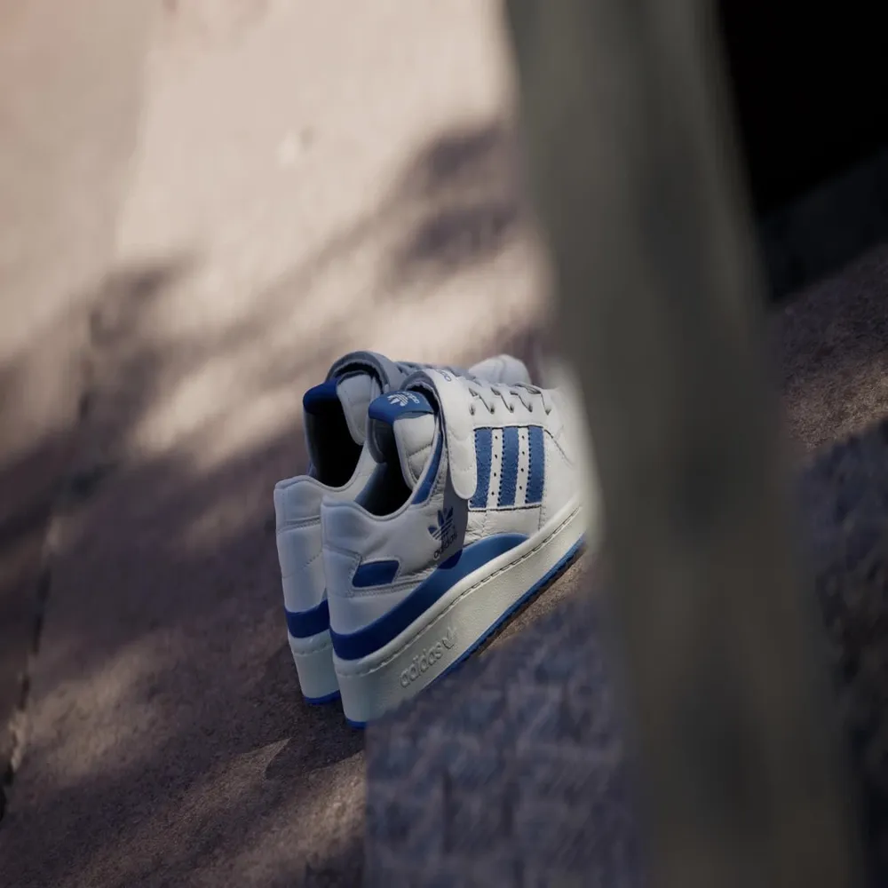 416DA6_adidas-Forum-84-Low_WHITE-BLUE_JI4658_img1