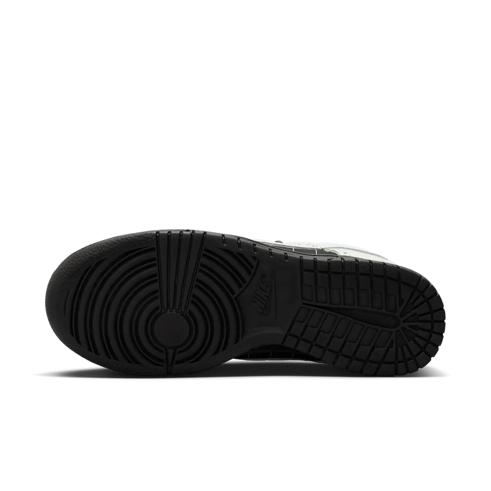 D4D0C5_Nike-Dunk-Low-LX_BROGUE-PINSTRAPE_FV3642-010_img2